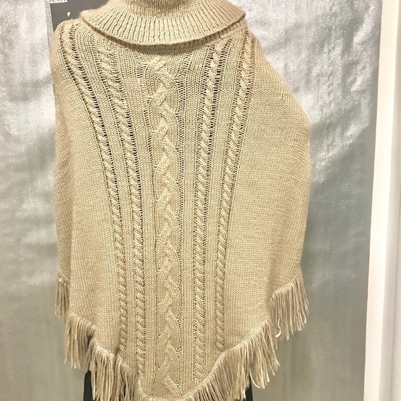 Torrid poncho - Picture 3 of 8
